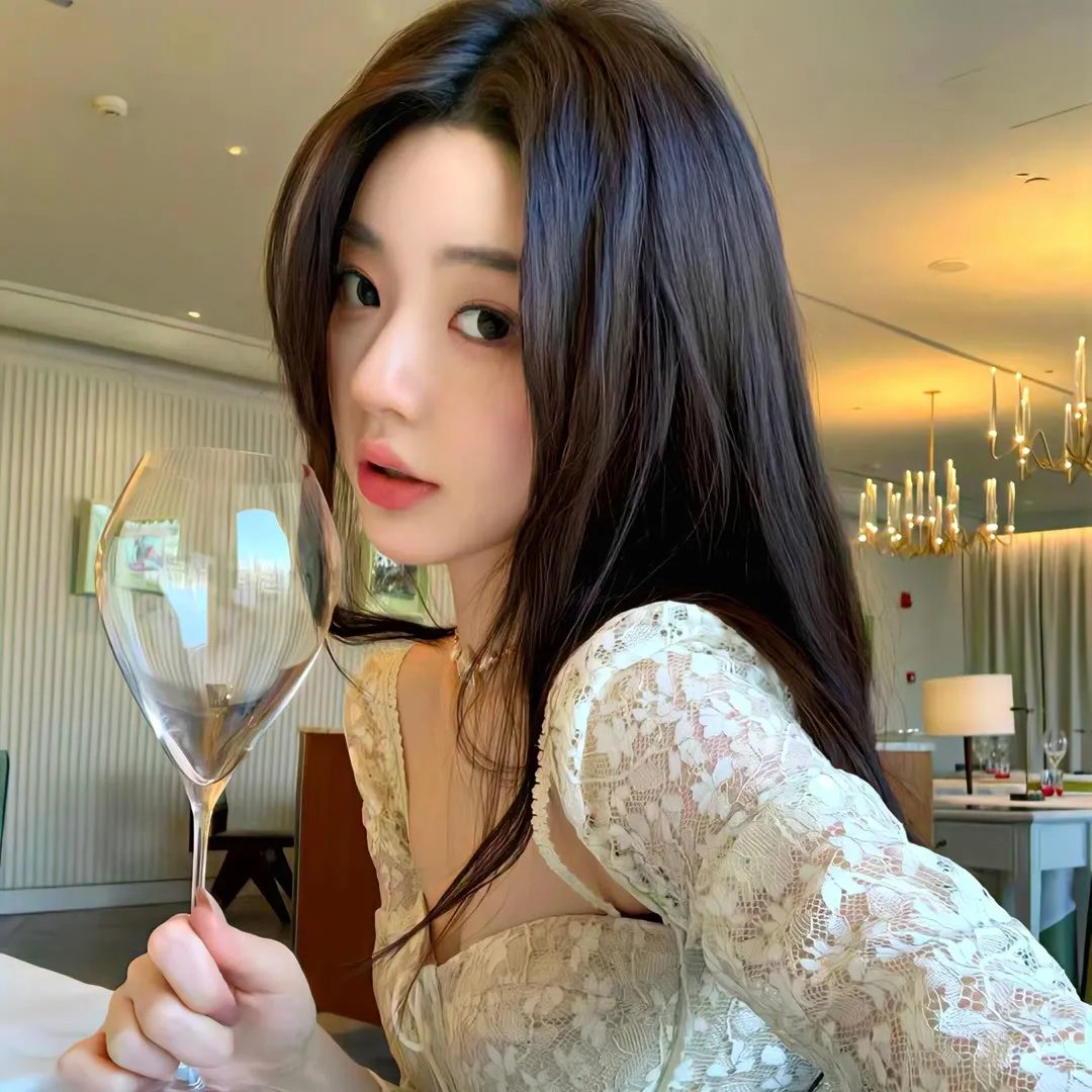 她爱他